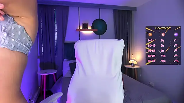 Chloe fischer  online show from 5, 3, 2025