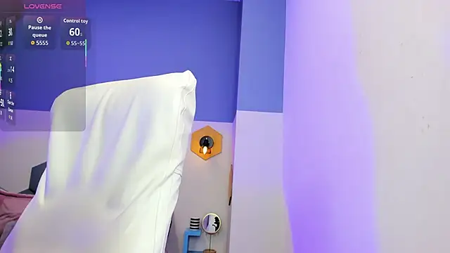 Chloe fischer  online show from 30, 9, 2025