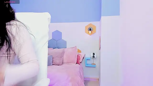 Chloe fischer  online show from 15, 10, 2025