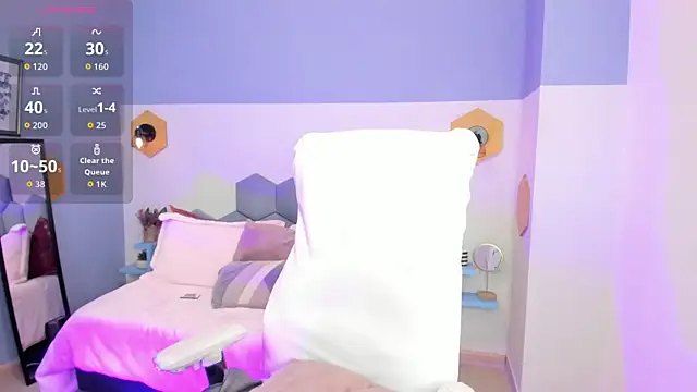 Chloe fischer  online show from 13, 11, 2025