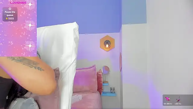 Chloe fischer  online show from 25, 5, 2026