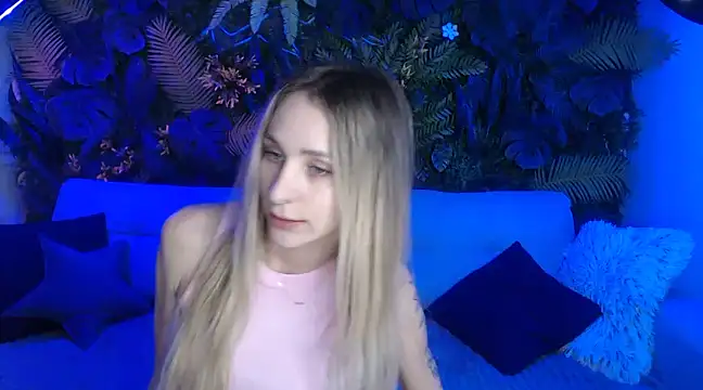 Horny Blond online show from 10, 12, 2024