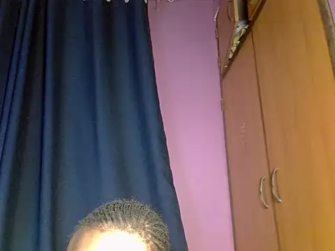 Queen petite  online show from 3, 4, 2026