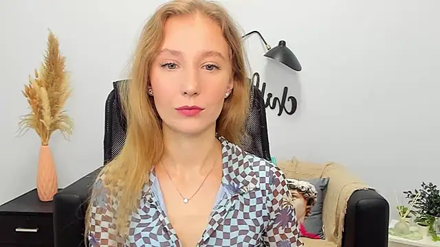 LolaWilsons online show from 5, 2, 2025