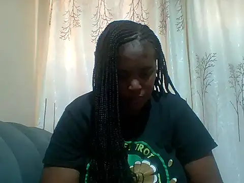 Snapshot of Beauty_beee chatting on 19, 10, 2025 Beauty beee online show from 19, 10, 2025