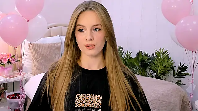 Snapshot of RozzitaBedberry chatting on 27, 1, 2025 RozzitaBedberry online show from 27, 1, 2025