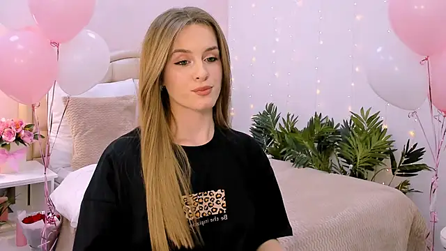 Snapshot of RozzitaBedberry chatting on 27, 1, 2025 RozzitaBedberry online show from 27, 1, 2025