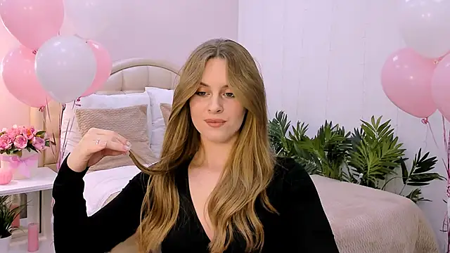 Snapshot of RozzitaBedberry chatting on 28, 1, 2025 RozzitaBedberry online show from 28, 1, 2025