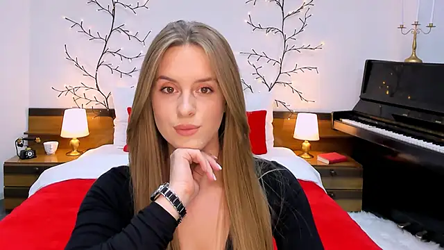 Snapshot of RozzitaBedberry chatting on 2, 2, 2025 RozzitaBedberry online show from 2, 2, 2025