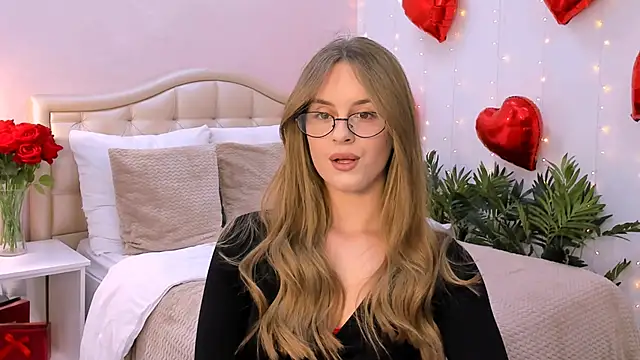 Snapshot of RozzitaBedberry chatting on 3, 3, 2025 RozzitaBedberry online show from 3, 3, 2025