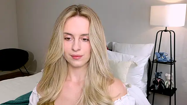 Snapshot of RozzitaBedberry chatting on 21, 9, 2025 RozzitaBedberry online show from 21, 9, 2025