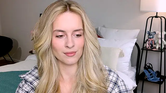 Snapshot of RozzitaBedberry chatting on 26, 9, 2025 RozzitaBedberry online show from 26, 9, 2025