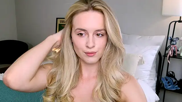 Snapshot of RozzitaBedberry chatting on 29, 9, 2025 RozzitaBedberry online show from 29, 9, 2025