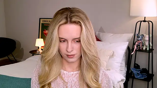 Snapshot of RozzitaBedberry chatting on 6, 10, 2025 RozzitaBedberry online show from 6, 10, 2025