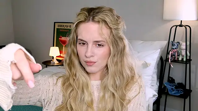 Snapshot of RozzitaBedberry chatting on 9, 10, 2025 RozzitaBedberry online show from 9, 10, 2025