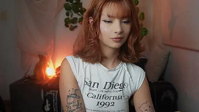 Snapshot of ari_kat chatting on 6, 11, 2025 ari kat online show from 6, 11, 2025