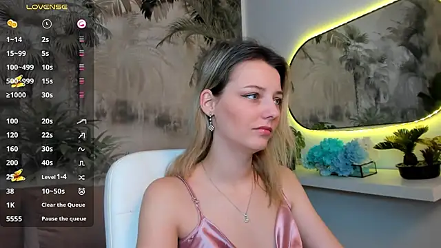 pretty little thing online show from 15, 1, 2025