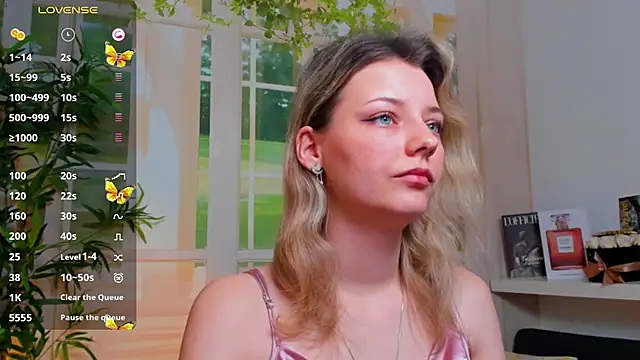 pretty little thing online show from 29, 1, 2025