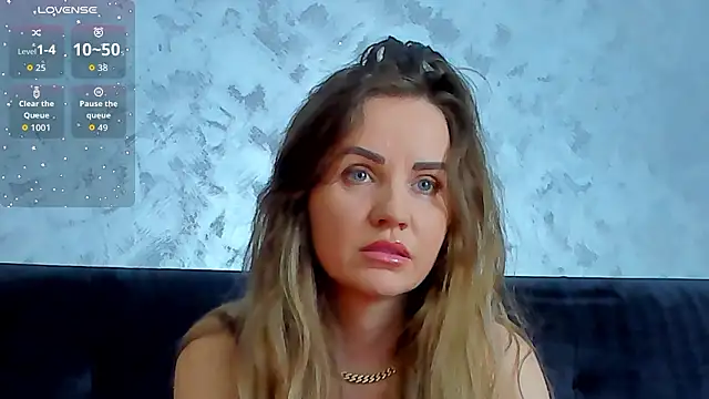 Snapshot of 3lla_Rose chatting on 4, 3, 2026 3lla Rose online show from 4, 3, 2026