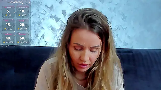 Snapshot of 3lla_Rose chatting on 5, 3, 2026 3lla Rose online show from 5, 3, 2026