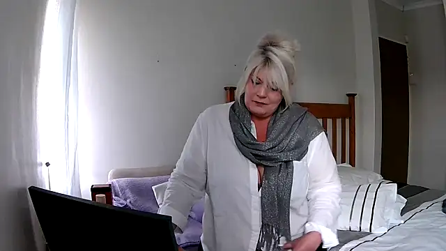 Miahotmilf online show from 16, 12, 2024