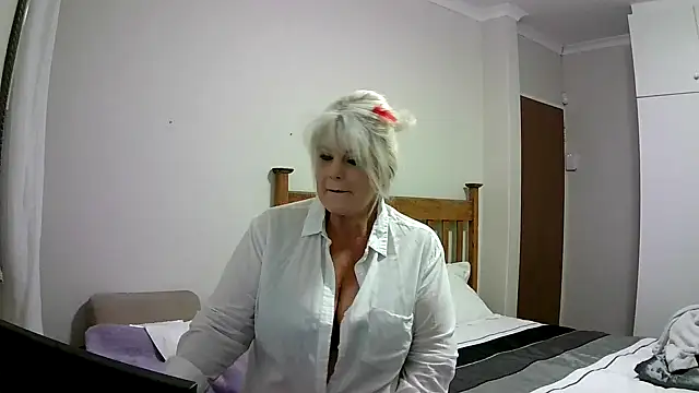 Miahotmilf online show from 24, 12, 2024