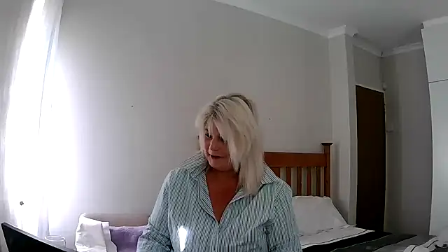 Miahotmilf online show from 28, 12, 2024