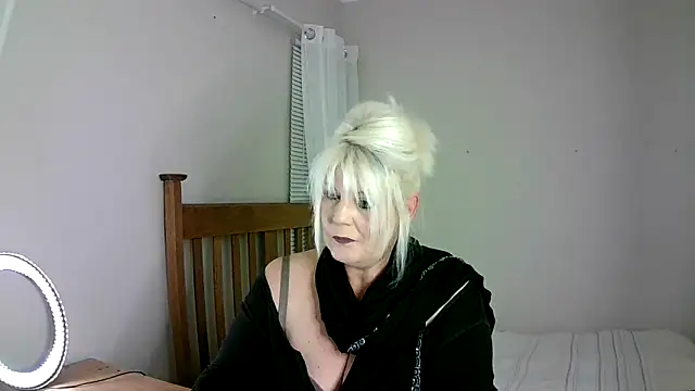 Miahotmilf online show from 28, 2, 2025