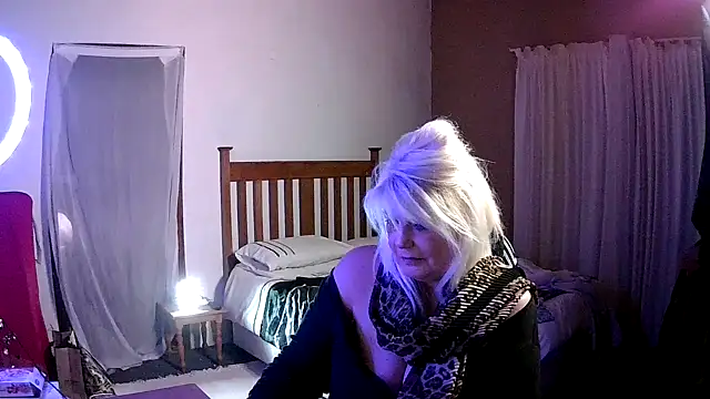 Miahotmilf online show from 12, 1, 2026