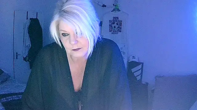Snapshot of Miahotmilf chatting on 19, 6, 2026 Miahotmilf online show from 19, 6, 2026