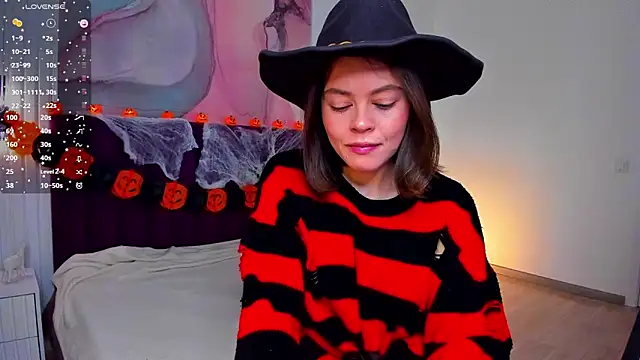 Kelly Cuutie online show from 24, 10, 2025