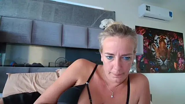 Snapshot of Wendysexyx chatting on 9, 6, 2026 Wendysexyx online show from 9, 6, 2026