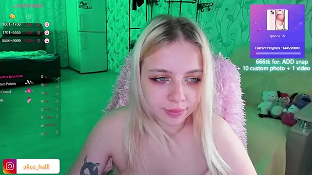 Snapshot of Alice_Halle chatting on 4, 12, 2024 Alice Halle online show from 4, 12, 2024