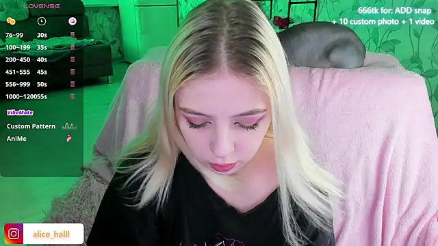 Snapshot of Alice_Halle chatting on 13, 12, 2024 Alice Halle online show from 13, 12, 2024