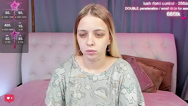 Snapshot of Alice_Halle chatting on 10, 10, 2025 Alice Halle online show from 10, 10, 2025