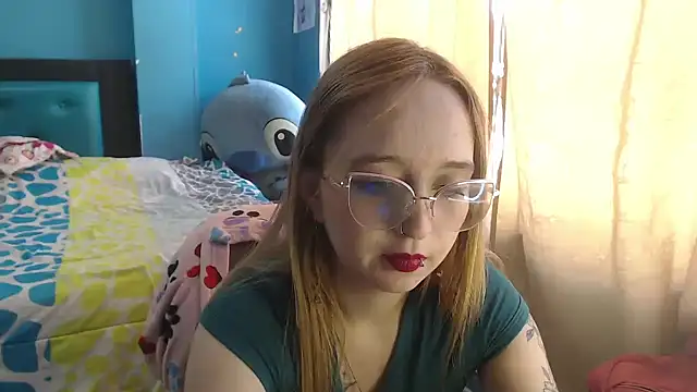 Liaroberts1 online show from 1, 2, 2025