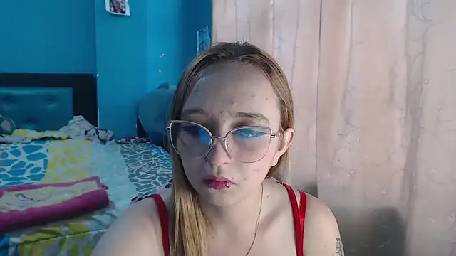 Liaroberts1 online show from 7, 2, 2025