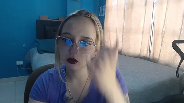 Liaroberts1 online show from 22, 10, 2025