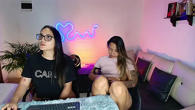 Snapshot of Jules_n_Gia chatting on 30, 1, 2025 Jules n Gia online show from 30, 1, 2025