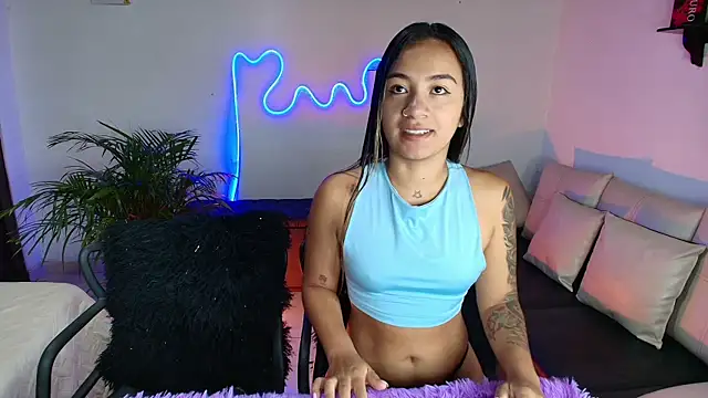 Snapshot of Jules_n_Gia chatting on 5, 2, 2025 Jules n Gia online show from 5, 2, 2025