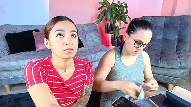 Snapshot of Jules_n_Gia chatting on 14, 10, 2025 Jules n Gia online show from 14, 10, 2025