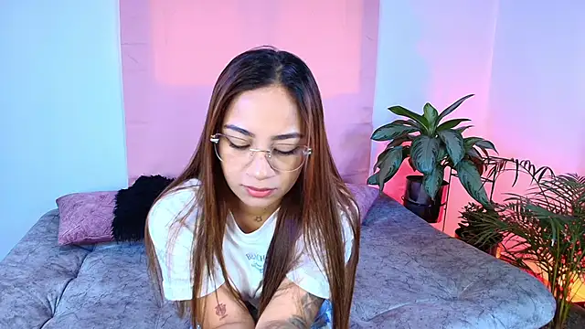 Snapshot of Jules_n_Gia chatting on 3, 12, 2025 Jules n Gia online show from 3, 12, 2025