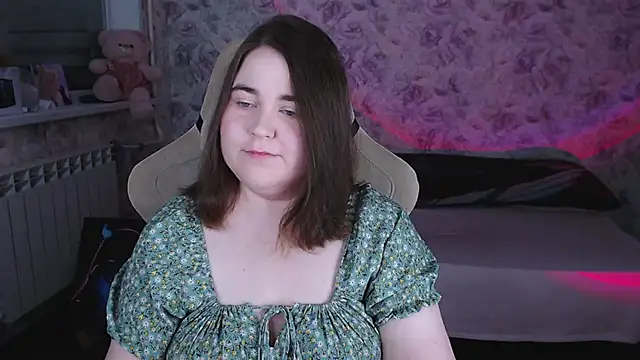 Estelle Hicks online show from 28, 4, 2026