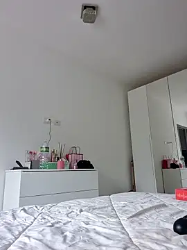 Emily Posh online show from 25, 9, 2025