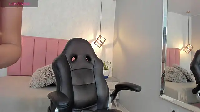 SUNNYCYRUS online show from 7, 10, 2025