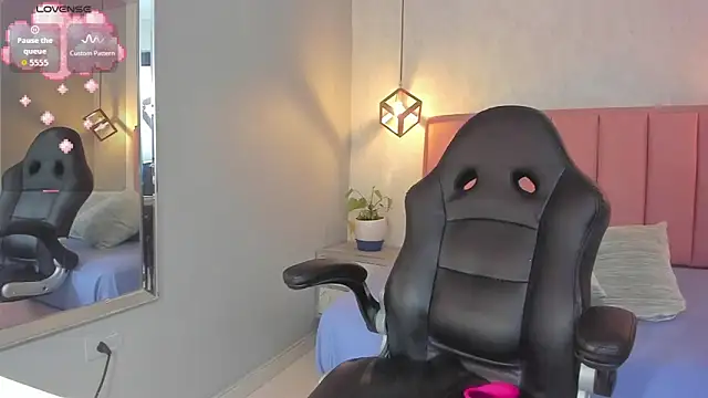 SUNNYCYRUS online show from 18, 10, 2025