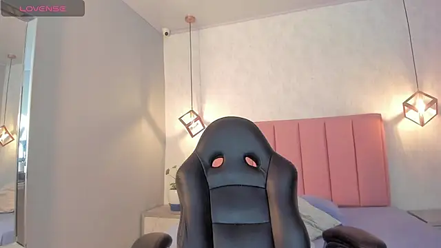 SUNNYCYRUS online show from 5, 11, 2025