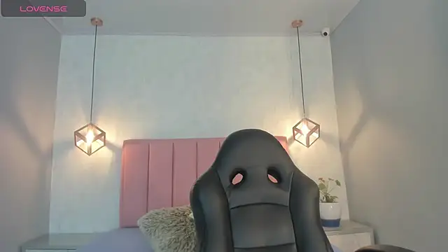 SUNNYCYRUS online show from 7, 11, 2025