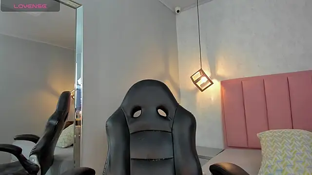 SUNNYCYRUS online show from 22, 4, 2026