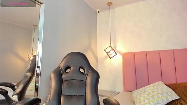 SUNNYCYRUS online show from 24, 4, 2026